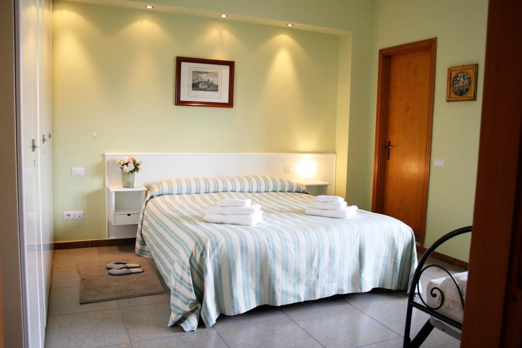 Domi Apartments Wellness Pompeji Rum bild