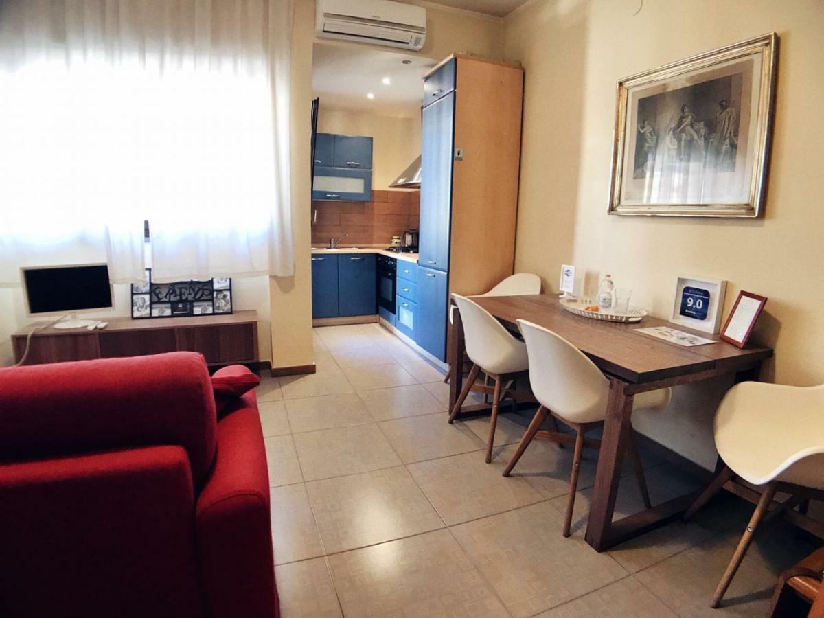 Domi Apartments Wellness Pompeji Rum bild